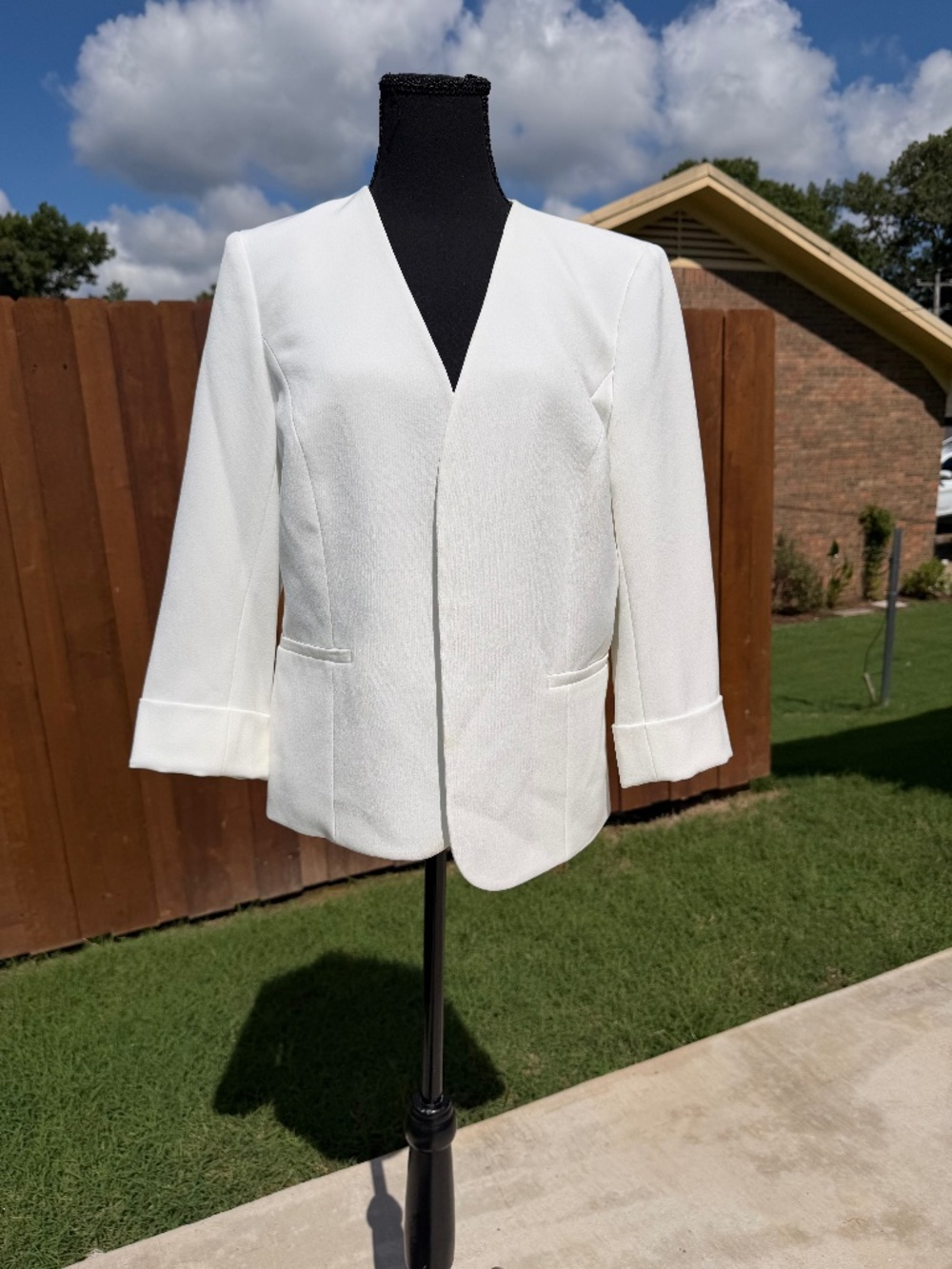 NEW: Kasper White Collarless Crepe Blazer - Size 8 Women's